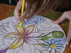 Čisté bílé puzzle kruh -  kreativní