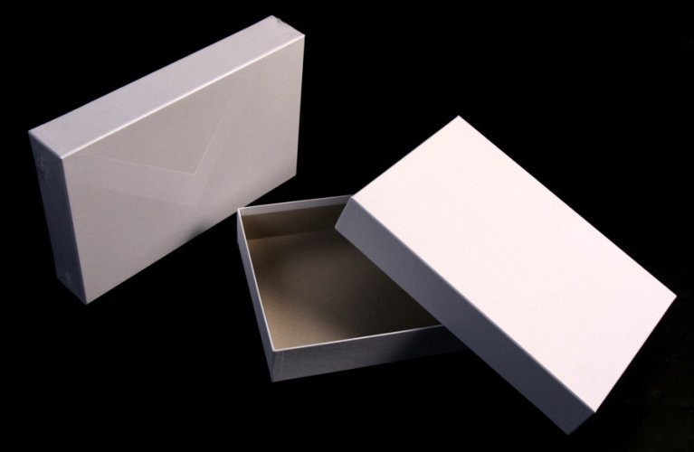 Bíle kašírovaná krabice 200x130x40mm